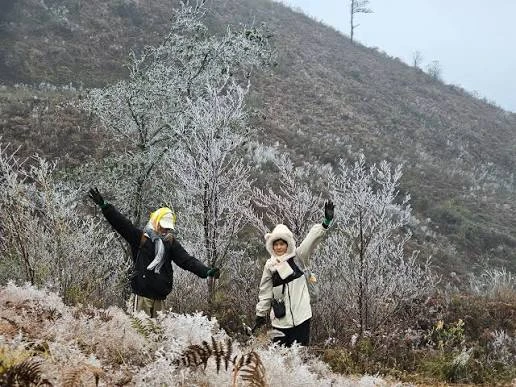 Phát hiện đỉnh núi cao 2.860 m ở Việt Nam, từng lạnh -5°C, mùa đông băng phủ trắng đẹp như trời Âu