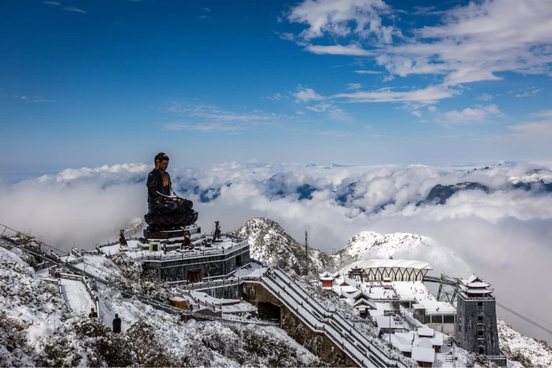 Phát hiện đỉnh núi cao 3.143 m ở Việt Nam, từng lạnh -8°C, mùa đông nhìn như một góc châu Âu Phát hiện đỉnh núi cao 3.143 m ở Việt Nam, từng lạnh -8°C, mùa đông nhìn như một góc châu Âu