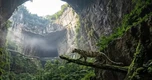 Phát hiện hố sụt khổng lồ ở nước láng giềng Việt Nam, sâu hơn 660 m, muốn tới đáy phải vượt hơn 2.800 bậc