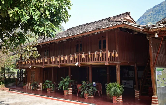 Phát hiện ngôi làng có hơn 400 căn nhà cùng quay một hướng: Cách Hà Nội 180 km và được thế giới vinh danh Phát hiện ngôi làng có hơn 400 căn nhà cùng quay một hướng: Cách Hà Nội 180 km và được thế giới vinh danh