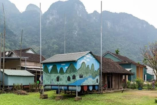 Phát hiện ngôi làng có hơn 600 căn nhà "biết nổi" mỗi khi nước dâng, từng được vinh danh tốt nhất thế giới