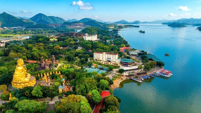 Phát hiện ngôi làng hơn 200 người 'ăn chung nồi cơm', tiền làm ra góp quỹ chung: Được thế giới vinh danh Phát hiện ngôi làng hơn 200 người 'ăn chung nồi cơm', tiền làm ra góp quỹ chung: Được thế giới vinh danh