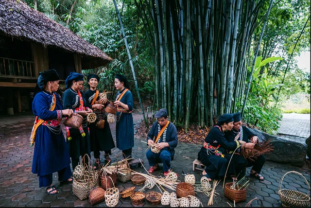 Phát hiện ngôi làng hơn 200 người 'ăn chung nồi cơm', tiền làm ra góp quỹ chung: Được thế giới vinh danh Phát hiện ngôi làng hơn 200 người 'ăn chung nồi cơm', tiền làm ra góp quỹ chung: Được thế giới vinh danh