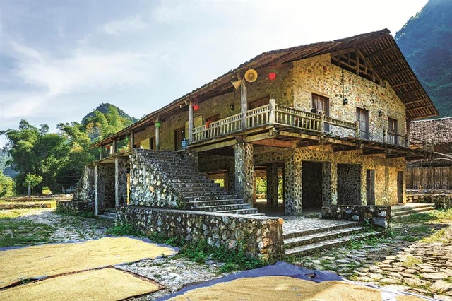 Phát hiện ngôi làng hơn 400 năm tuổi chỉ rộng 1 ha, có 14 căn nhà gần như được dựng hoàn toàn bằng đá núi