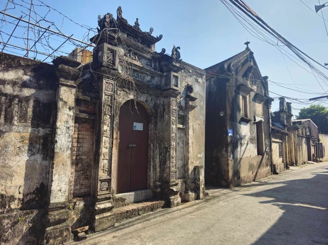 Phát hiện ngôi làng hơn 500 năm tuổi cách Hà Nội 40 km, có gần 50 biệt thự đẹp như một góc châu Âu Phát hiện ngôi làng hơn 500 năm tuổi cách Hà Nội 40 km, có gần 50 biệt thự đẹp như một góc châu Âu