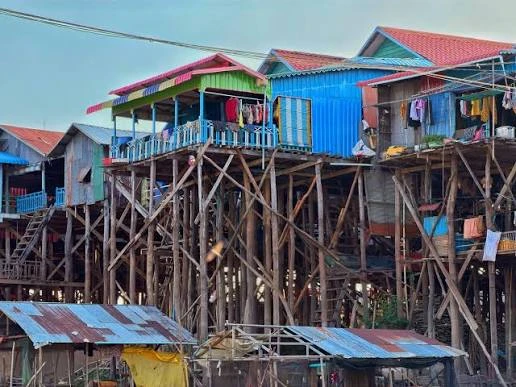 Phát hiện ngôi làng ở nước láng giềng Việt Nam, nhà dựng trên cột cao 9 m, mùa mưa đường biến thành sông Phát hiện ngôi làng ở nước láng giềng Việt Nam, nhà dựng trên cột cao 9 m, mùa mưa đường biến thành sông