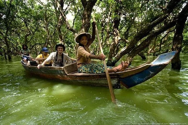 Phát hiện ngôi làng ở nước láng giềng Việt Nam, nhà dựng trên cột cao 9 m, mùa mưa đường biến thành sông Phát hiện ngôi làng ở nước láng giềng Việt Nam, nhà dựng trên cột cao 9 m, mùa mưa đường biến thành sông