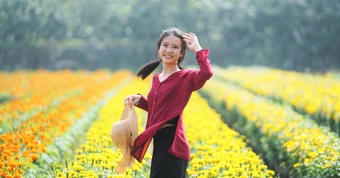 Phát hiện ngôi làng ở Việt Nam có hơn 2.000 giống hoa 'không chạm đất', mỗi lần chăm cây phải làm việc này