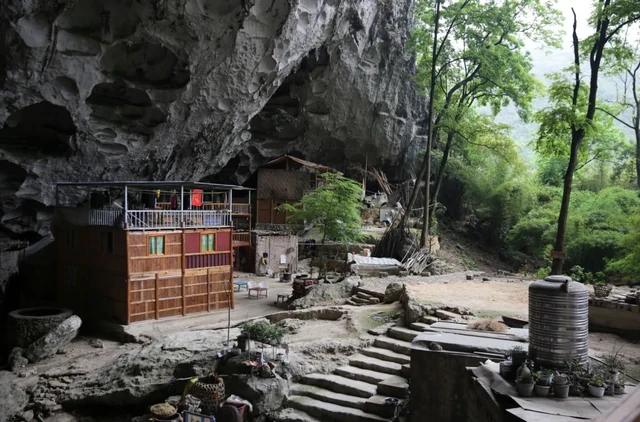 Phát hiện ngôi làng "ẩn" trong lòng núi ở nước láng giềng Việt Nam, từng có gần 100 người sống tách biệt Phát hiện ngôi làng "ẩn" trong lòng núi ở nước láng giềng Việt Nam, từng có gần 100 người sống tách biệt