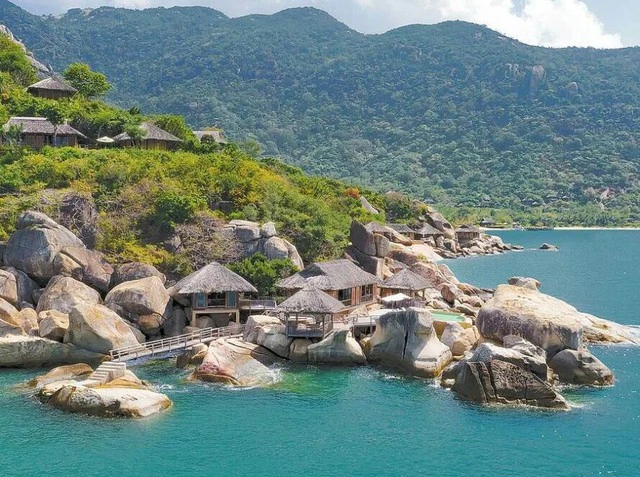 Phát hiện "đảo cá voi" ngoài đời thật ở biển miền Trung Việt Nam Phát hiện "đảo cá voi" ngoài đời thật ở biển miền Trung Việt Nam