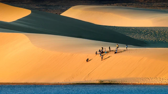 Phát hiện "tiểu sa mạc Sahara" ở Việt Nam có hồ rộng 70 ha, kỳ nghỉ 5 ngày đón hơn 10.000 lượt khách Phát hiện "tiểu sa mạc Sahara" ở Việt Nam có hồ rộng 70 ha, kỳ nghỉ 5 ngày đón hơn 10.000 lượt khách