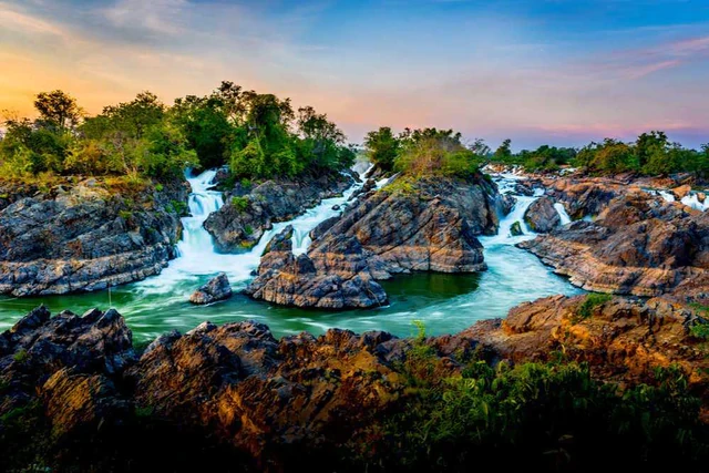 Phát hiện thác nước lớn nhất Đông Nam Á ở nước láng giềng Việt Nam, dòng nước cuồn cuộn suốt gần 10 km