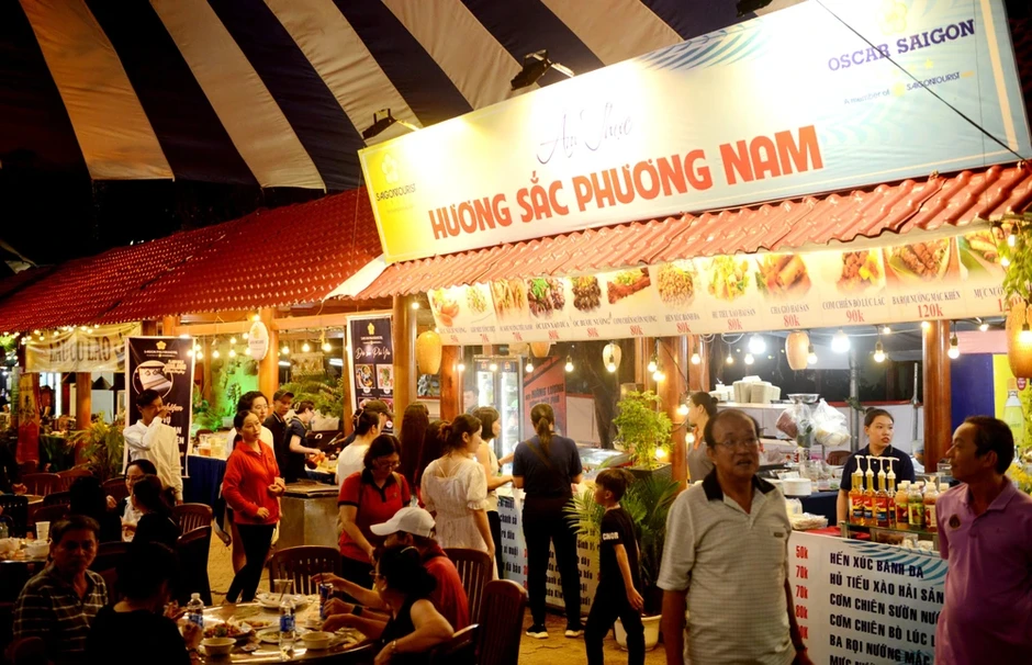 Phát triển du lịch đêm TP.HCM từ mô hình âm nhạc đường phố Phát triển du lịch đêm TP.HCM từ mô hình âm nhạc đường phố