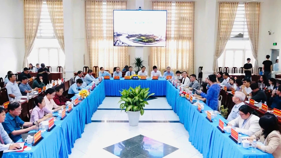 Phát triển du lịch đường thủy gắn với di sản ven sông Vàm Thuật Phát triển du lịch đường thủy gắn với di sản ven sông Vàm Thuật