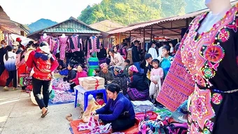 Phiên chợ giữa miền sương