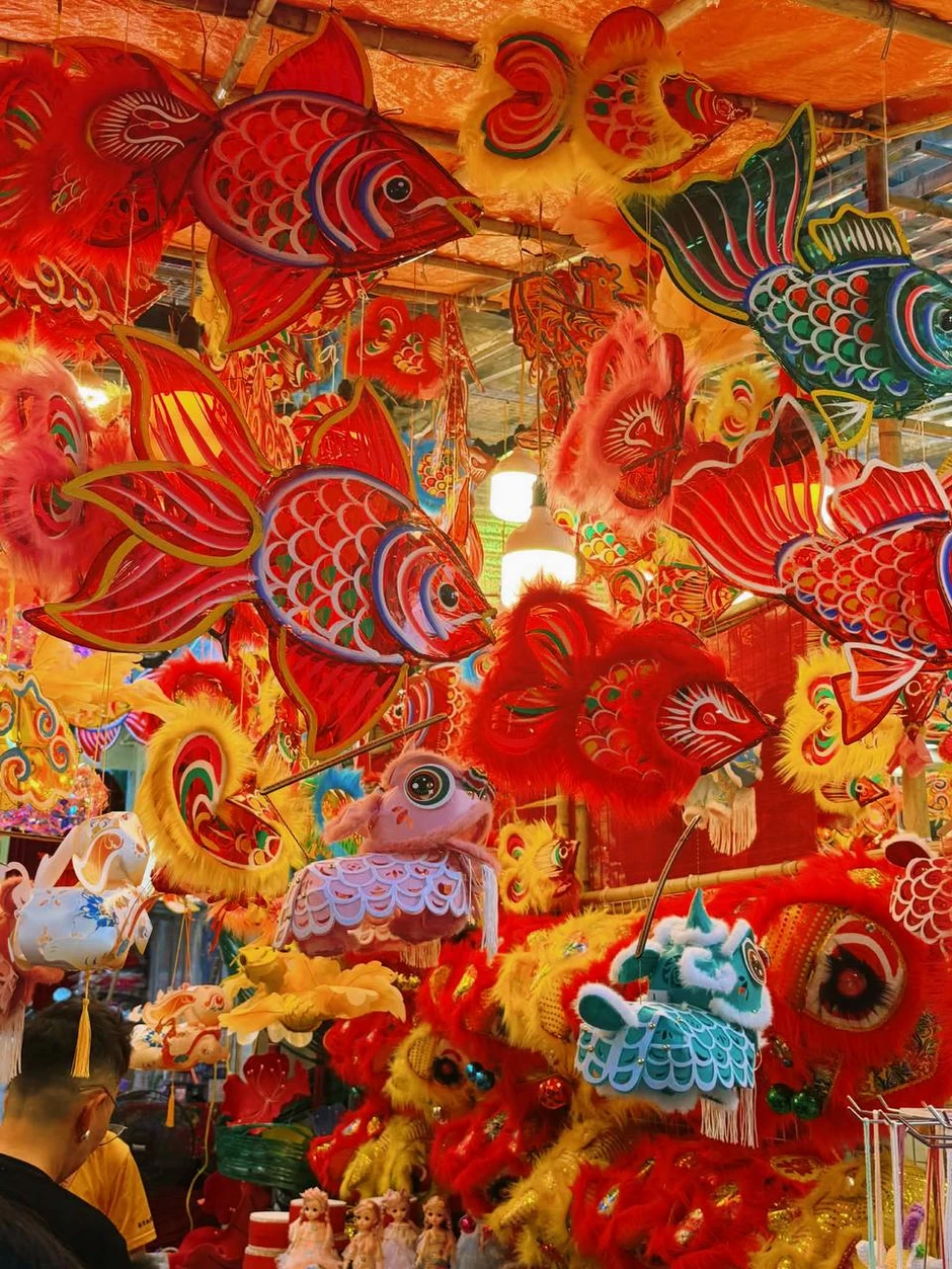 Phố Hàng Mã rực rỡ trước Trung thu 2026 với đèn ông sao và đầu lân Phố Hàng Mã rực rỡ trước Trung thu 2026 với đèn ông sao và đầu lân