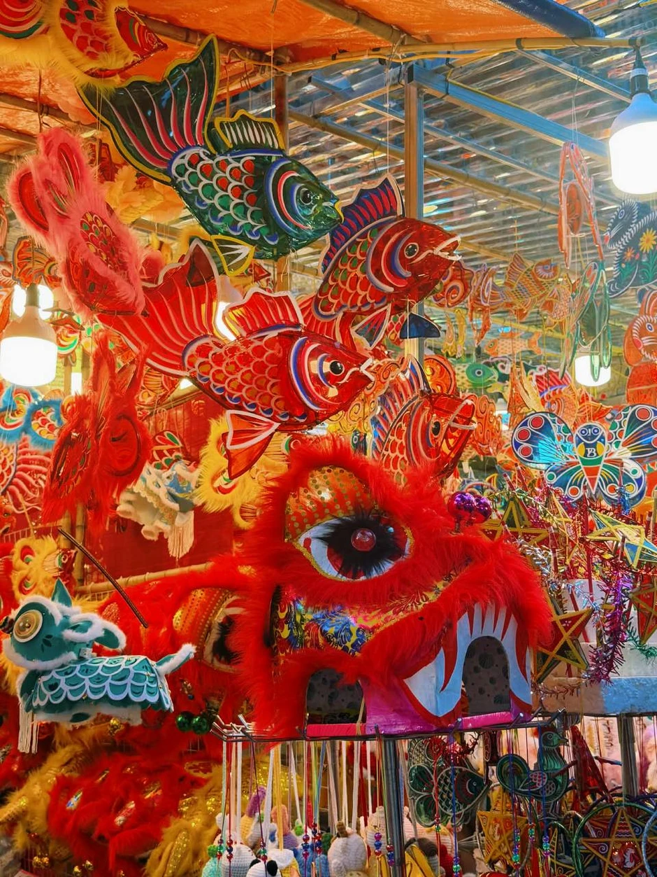 Phố Hàng Mã rực rỡ trước Trung thu 2026 với đèn ông sao và đầu lân Phố Hàng Mã rực rỡ trước Trung thu 2026 với đèn ông sao và đầu lân