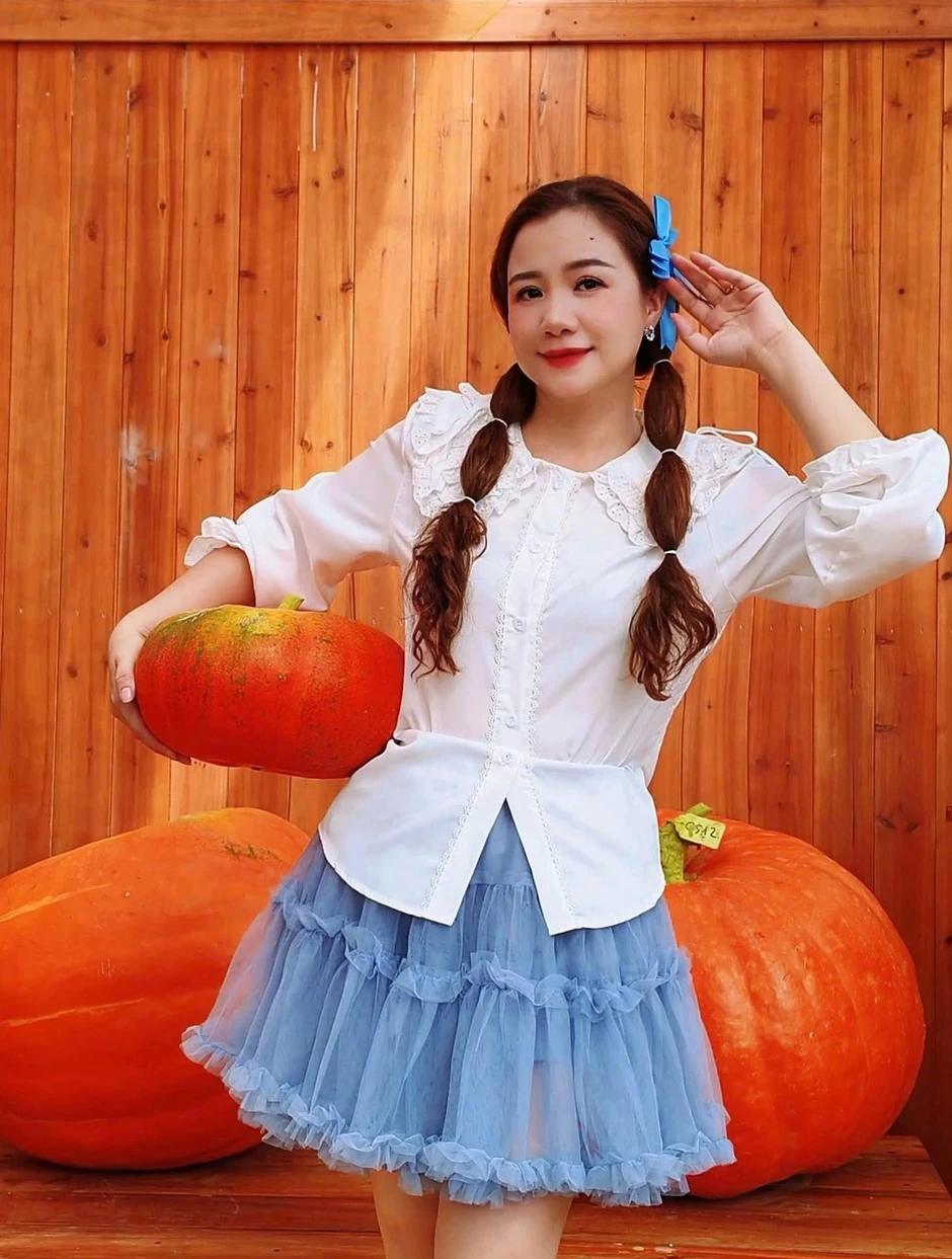Quả bí nặng 126kg ở Quảng Ninh 2-3 người khiêng, chủ phải mắc màn che Quả bí nặng 126kg ở Quảng Ninh 2-3 người khiêng, chủ phải mắc màn che