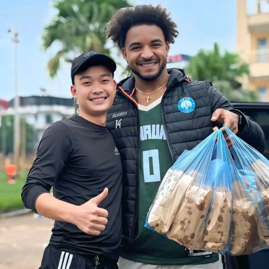 Quán bánh chuối có cầu thủ Xuân Son làm khách ruột ngày càng ăn nên làm ra