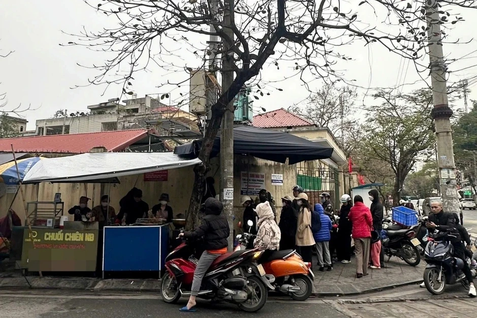 Quán bánh chuối có cầu thủ Xuân Son làm khách ruột ngày càng ăn nên làm ra