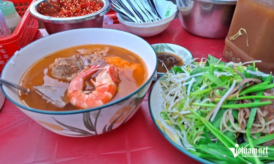 Quán bún suông gần 100 tuổi nổi tiếng ở TPHCM, bà chủ vẫn dùng đôi quang gánh cũ Quán bún suông gần 100 tuổi nổi tiếng ở TPHCM, bà chủ vẫn dùng đôi quang gánh cũ