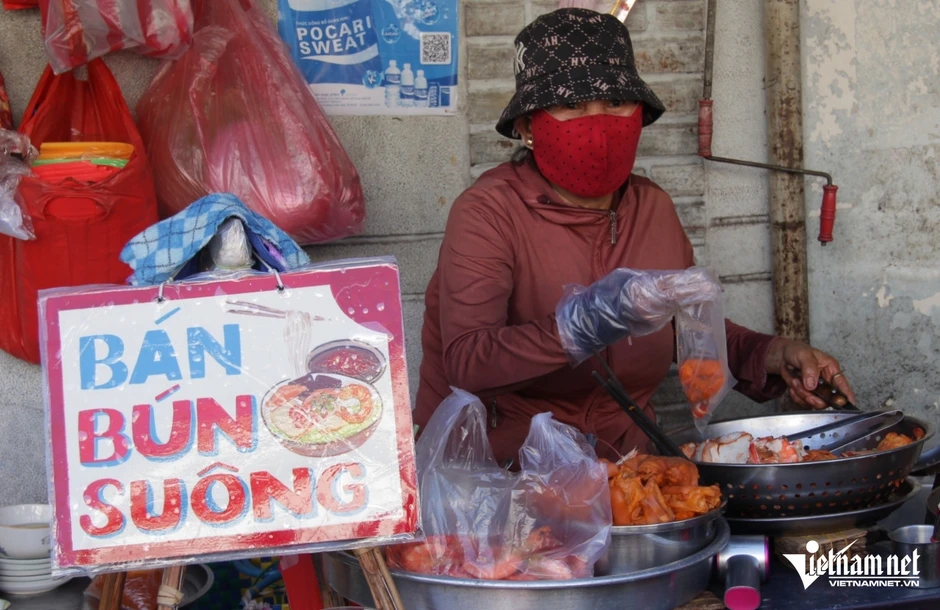 Quán bún suông gần 100 tuổi nổi tiếng ở TPHCM, bà chủ vẫn dùng đôi quang gánh cũ Quán bún suông gần 100 tuổi nổi tiếng ở TPHCM, bà chủ vẫn dùng đôi quang gánh cũ