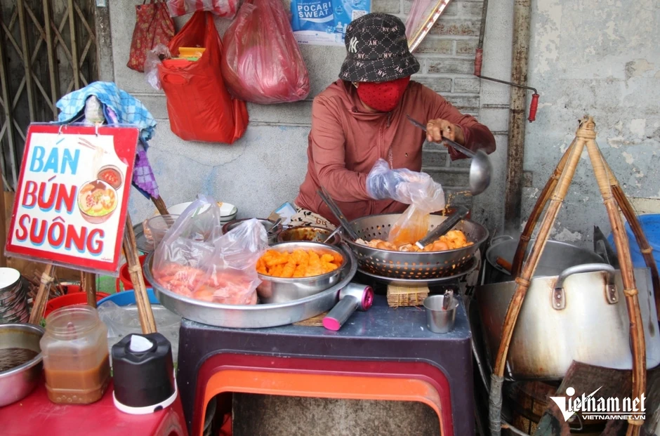 Quán bún suông gần 100 tuổi nổi tiếng ở TPHCM, bà chủ vẫn dùng đôi quang gánh cũ Quán bún suông gần 100 tuổi nổi tiếng ở TPHCM, bà chủ vẫn dùng đôi quang gánh cũ
