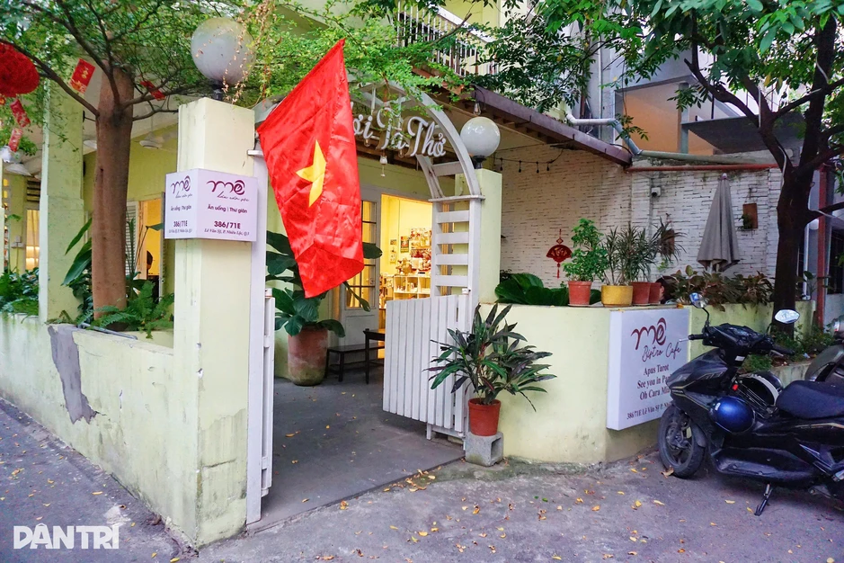 Quán cà phê vụ "phụ thu khách ngồi 10 tiếng" đóng cửa vì áp lực dư luận? Quán cà phê vụ "phụ thu khách ngồi 10 tiếng" đóng cửa vì áp lực dư luận?