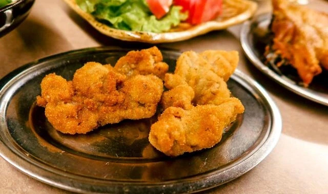 Quán gà rán không thay dầu chiên suốt 66 năm, nói đó là bí quyết gia truyền Quán gà rán không thay dầu chiên suốt 66 năm, nói đó là bí quyết gia truyền