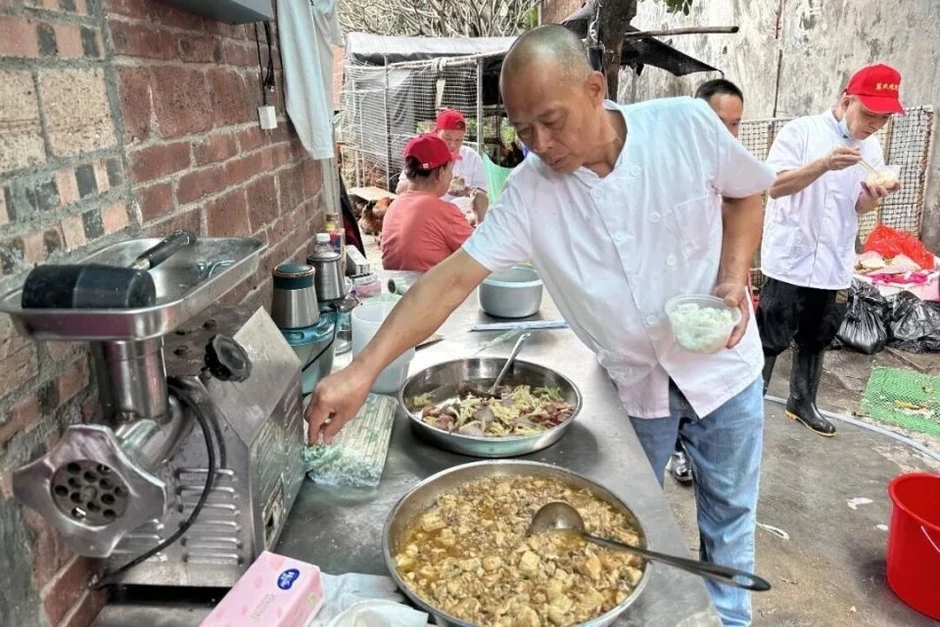 Quán lẩu Trung Quốc xin khách đừng tới: Bán gói gia vị thu về 6,1 tỷ đồng