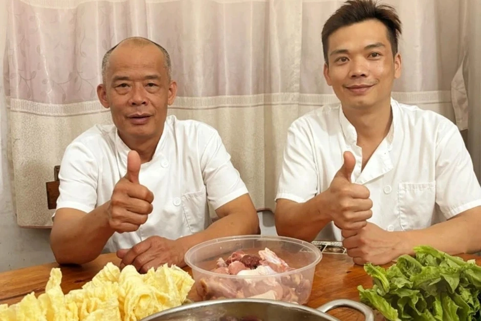 Quán lẩu Trung Quốc xin khách đừng tới: Bán gói gia vị thu về 6,1 tỷ đồng