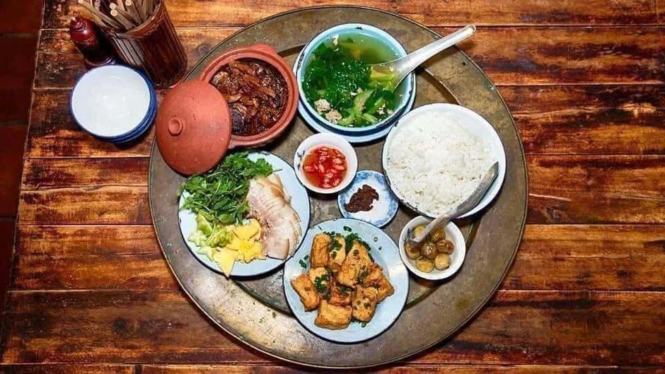 Quán phở 4 đời ở Hà Nội có nước dùng đục ngầu, bị Michelin loại năm nay Quán phở 4 đời ở Hà Nội có nước dùng đục ngầu, bị Michelin loại năm nay