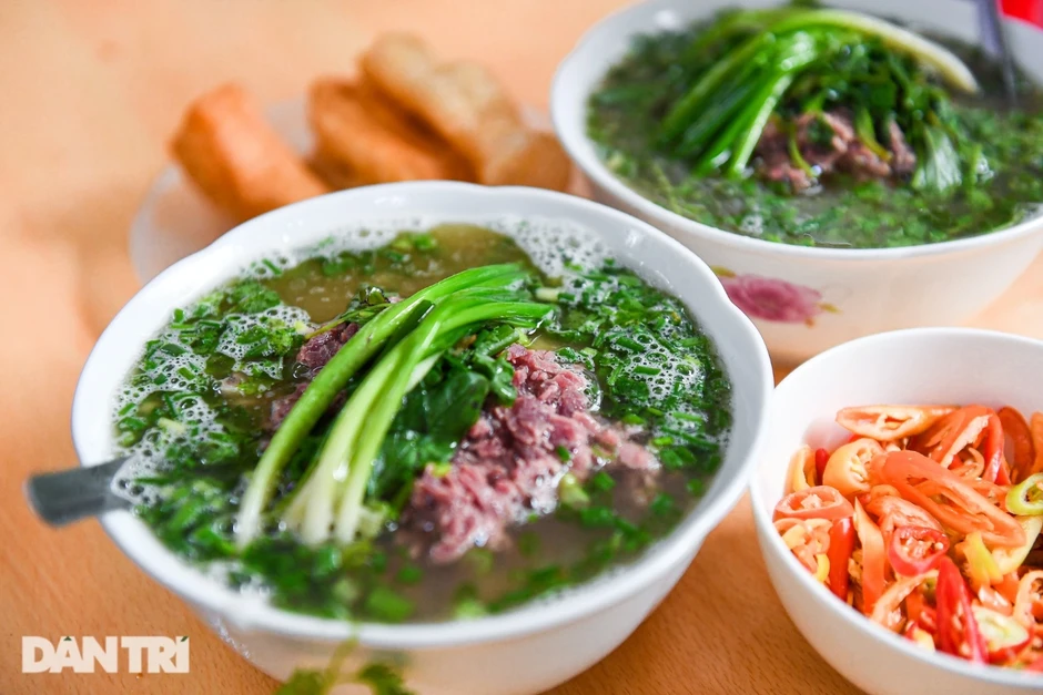 Quán phở 4 đời ở Hà Nội có nước dùng đục ngầu, bị Michelin loại năm nay Quán phở 4 đời ở Hà Nội có nước dùng đục ngầu, bị Michelin loại năm nay