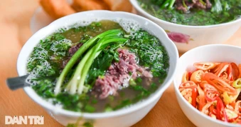 Quán phở 4 đời ở Hà Nội có nước dùng đục ngầu, bị Michelin loại năm nay