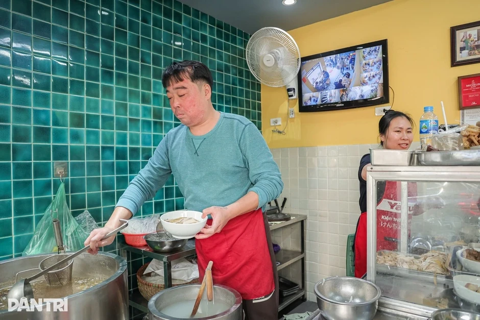 Quán phở gà Tiến được khách Tây khen “ngon nhất Hà Nội” nhận Michelin 3 lần