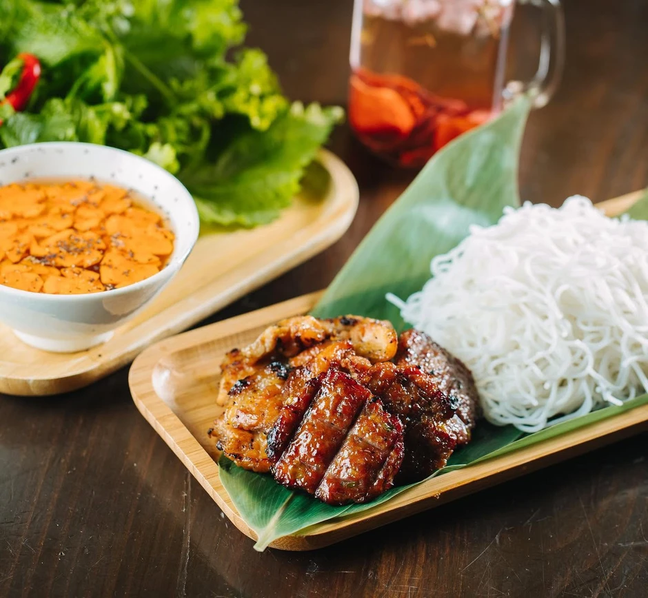 Quán Việt tại Mỹ khiến thực khách ăn xong phải gói đồ thừa đem về vì quá ngon