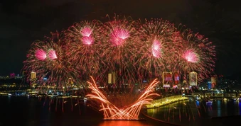 Quảng Ninh bắn pháo hoa hàng đêm tại tổ hợp giải trí đêm VUI-Fest Ha Long