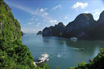 Quảng Ninh: Cán mốc trên 10 triệu lượt khách du lịch