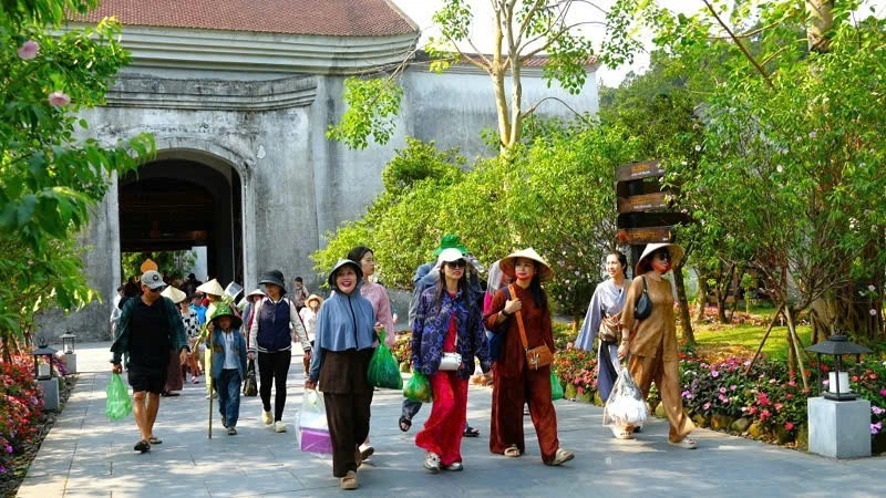 Quảng Ninh: Doanh thu du lịch ước đạt 2.510 tỷ đồng trong 3 ngày nghỉ lễ Quảng Ninh: Doanh thu du lịch ước đạt 2.510 tỷ đồng trong 3 ngày nghỉ lễ