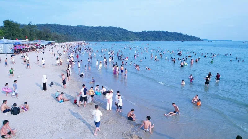 Quảng Ninh: Doanh thu du lịch ước đạt 2.510 tỷ đồng trong 3 ngày nghỉ lễ Quảng Ninh: Doanh thu du lịch ước đạt 2.510 tỷ đồng trong 3 ngày nghỉ lễ
