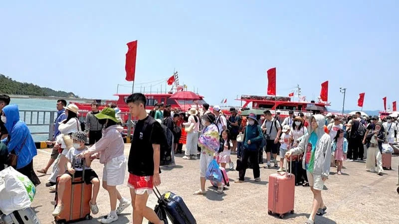 Quảng Ninh: Đón 600.000 lượt khách trong hai ngày nghỉ lễ 30/4 và 1/5 Quảng Ninh: Đón 600.000 lượt khách trong hai ngày nghỉ lễ 30/4 và 1/5
