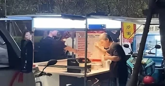 Quầy bánh 5m2 ngày nào cũng đông khách, ông chủ đặt mục tiêu kiếm 3,8 tỷ đồng