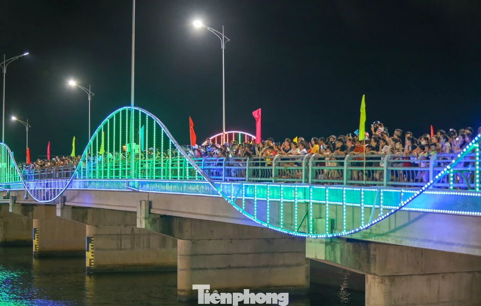 Quy Nhơn lung linh đêm hội thuyền hoa