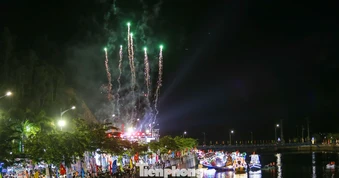 Quy Nhơn lung linh đêm hội thuyền hoa
