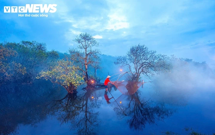Rừng ngập mặn Rú Chá đẹp tựa tranh thủy mặc trên phá Tam Giang Rừng ngập mặn Rú Chá đẹp tựa tranh thủy mặc trên phá Tam Giang