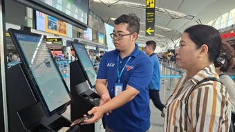 Sân bay Đà Nẵng khai trương lối đi ưu tiên cho khách sử dụng sinh trắc học lên tàu bay