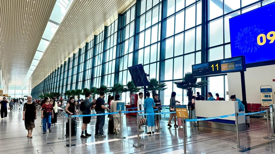 Sân bay Tân Sơn Nhất đón hơn 136.000 lượt khách ngày cuối kỳ nghỉ lễ Sân bay Tân Sơn Nhất đón hơn 136.000 lượt khách ngày cuối kỳ nghỉ lễ