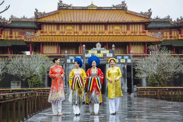 Sánh vai Bắc Kinh, Seoul, thành phố Việt Nam lọt đề cử 'Oscar du lịch': Thu 10.300 tỷ đồng trong 6 tháng Sánh vai Bắc Kinh, Seoul, thành phố Việt Nam lọt đề cử 'Oscar du lịch': Thu 10.300 tỷ đồng trong 6 tháng