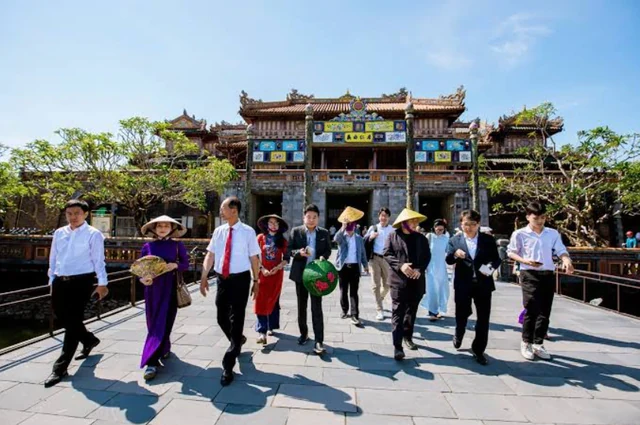 Sánh vai Bắc Kinh, Seoul, thành phố Việt Nam lọt đề cử 'Oscar du lịch': Thu 10.300 tỷ đồng trong 6 tháng Sánh vai Bắc Kinh, Seoul, thành phố Việt Nam lọt đề cử 'Oscar du lịch': Thu 10.300 tỷ đồng trong 6 tháng