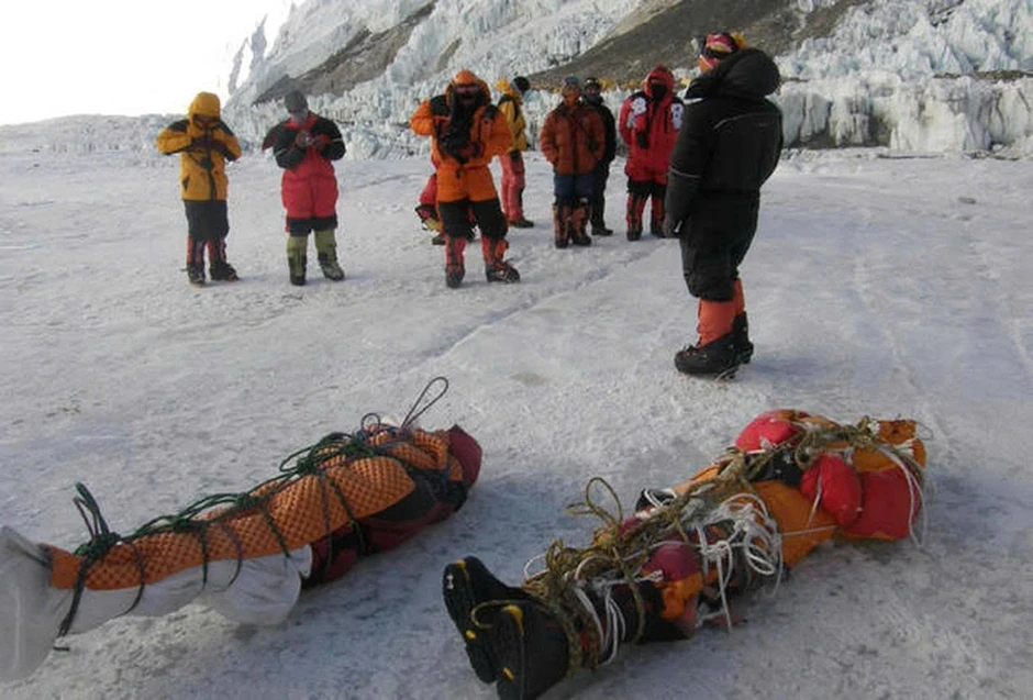 Sắp giải mã bí ẩn 30 năm về "đôi giày xanh" nằm trên đỉnh Everest Sắp giải mã bí ẩn 30 năm về "đôi giày xanh" nằm trên đỉnh Everest